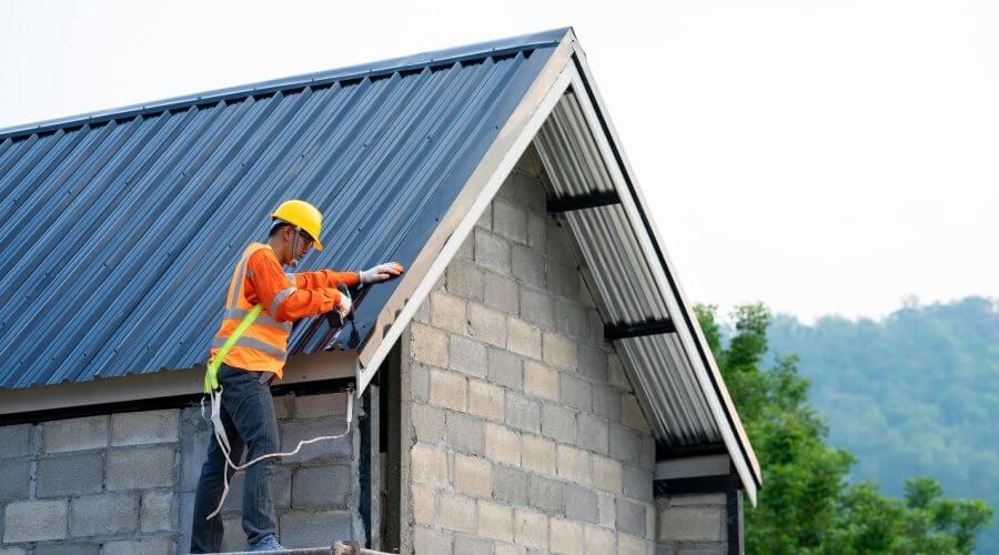 Professional gutter cleaning in Foster, OK